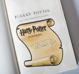 Subastarán un ejemplar de Las Reliquias de la Muerte firmado por Rowling
